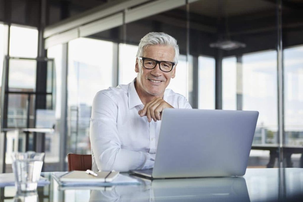 Entreprendre à 55 ans : quelles opportunités s’offrent à vous ?