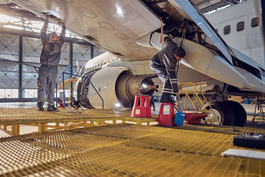Avionique : devenir mécanicien de bord dans l’industrie aéronautique